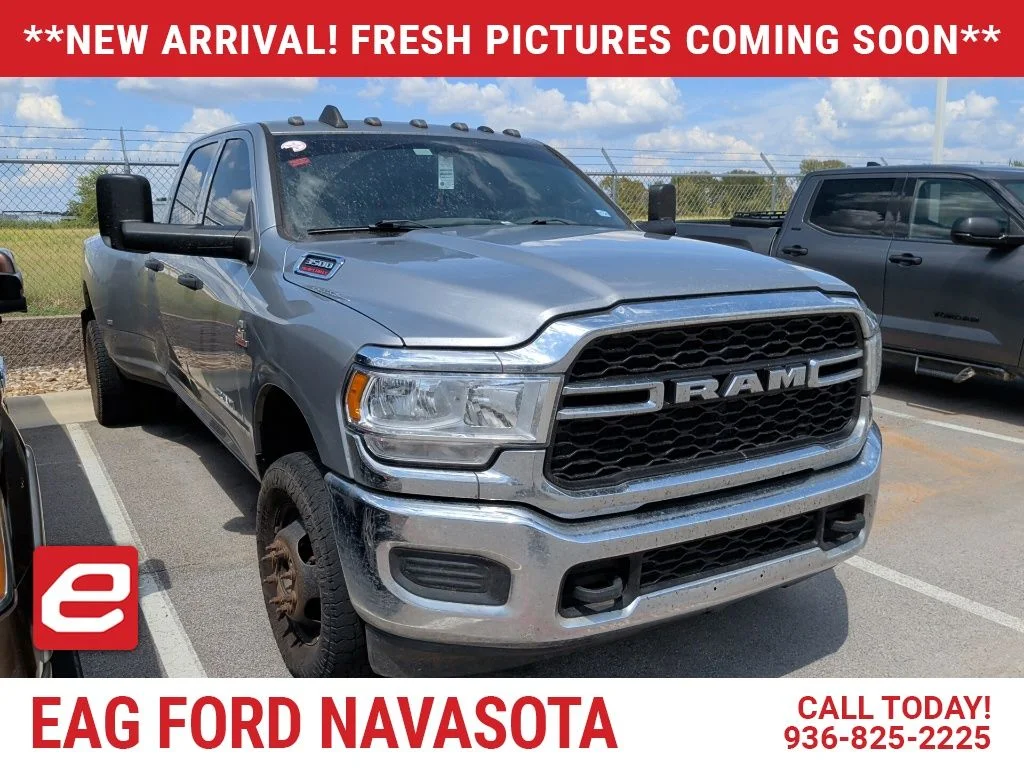 Used 2022 Silver Ram Tradesman image 1