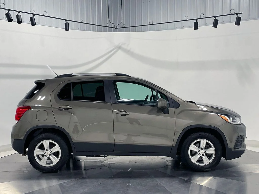 Used 2021 Gray Chevrolet LT image 10