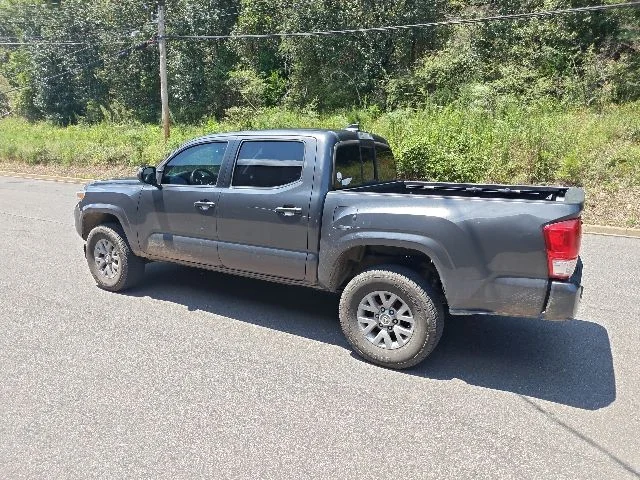 Used 2017  Toyota SR image 4