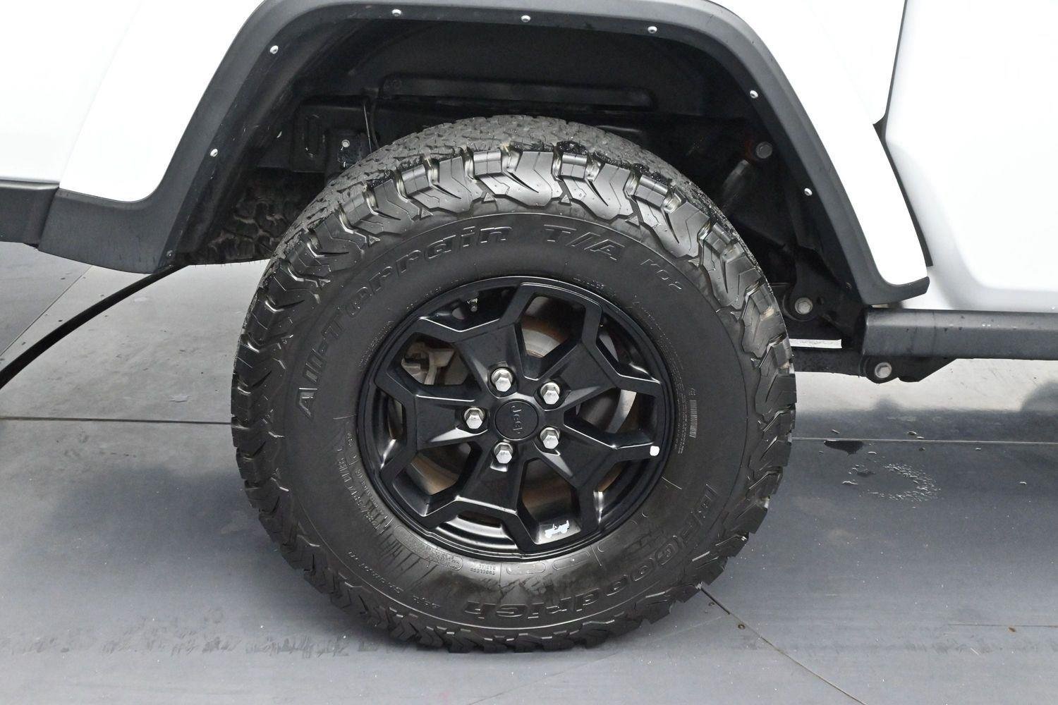 Used 2022 White Jeep Willys image 28