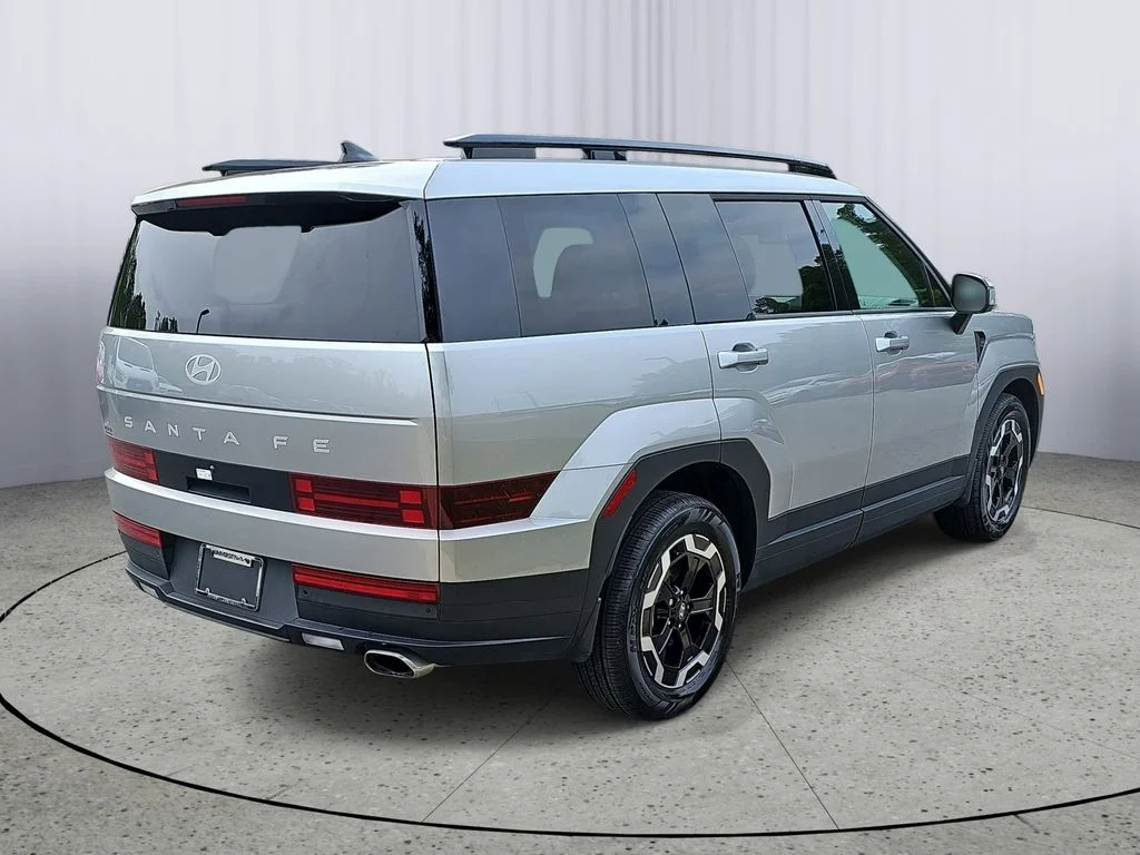 Used 2025 Silver Hyundai SEL image 3