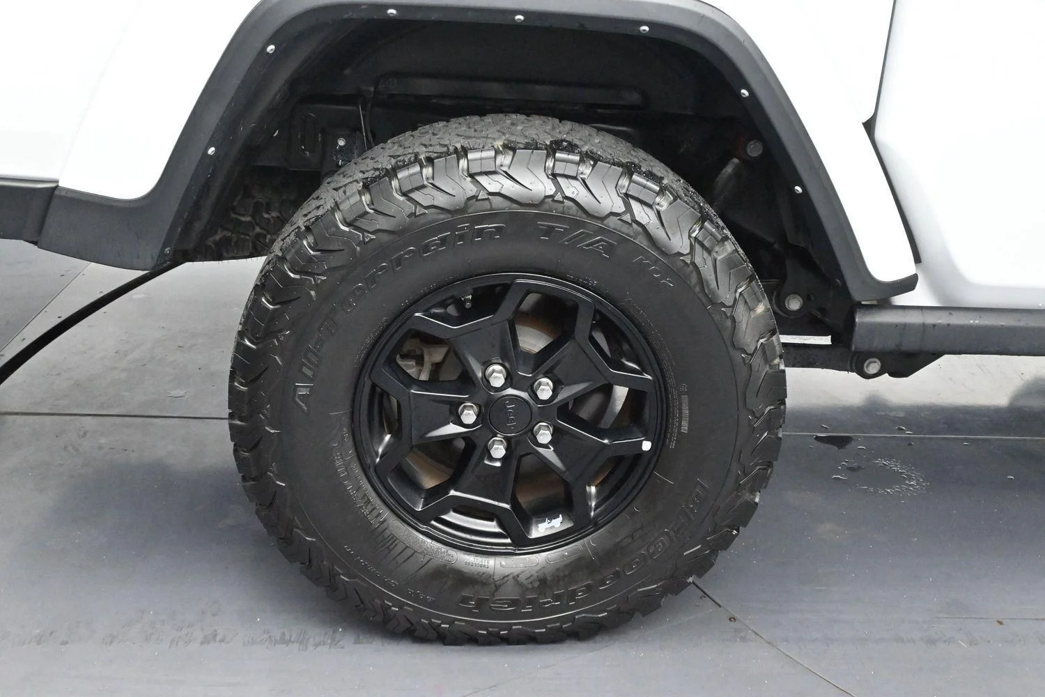 Used 2022 White Jeep Willys image 28