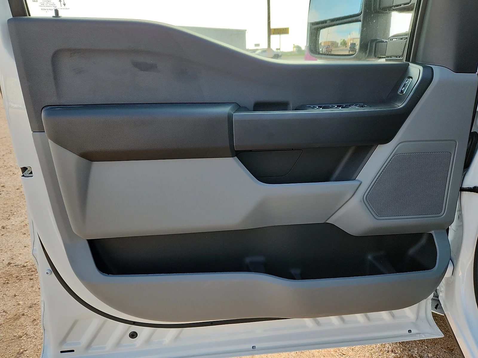 New 2026 Oxford White Ford XL image 14