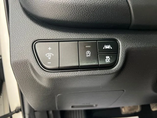 Used 2021 White Kia SX image 22