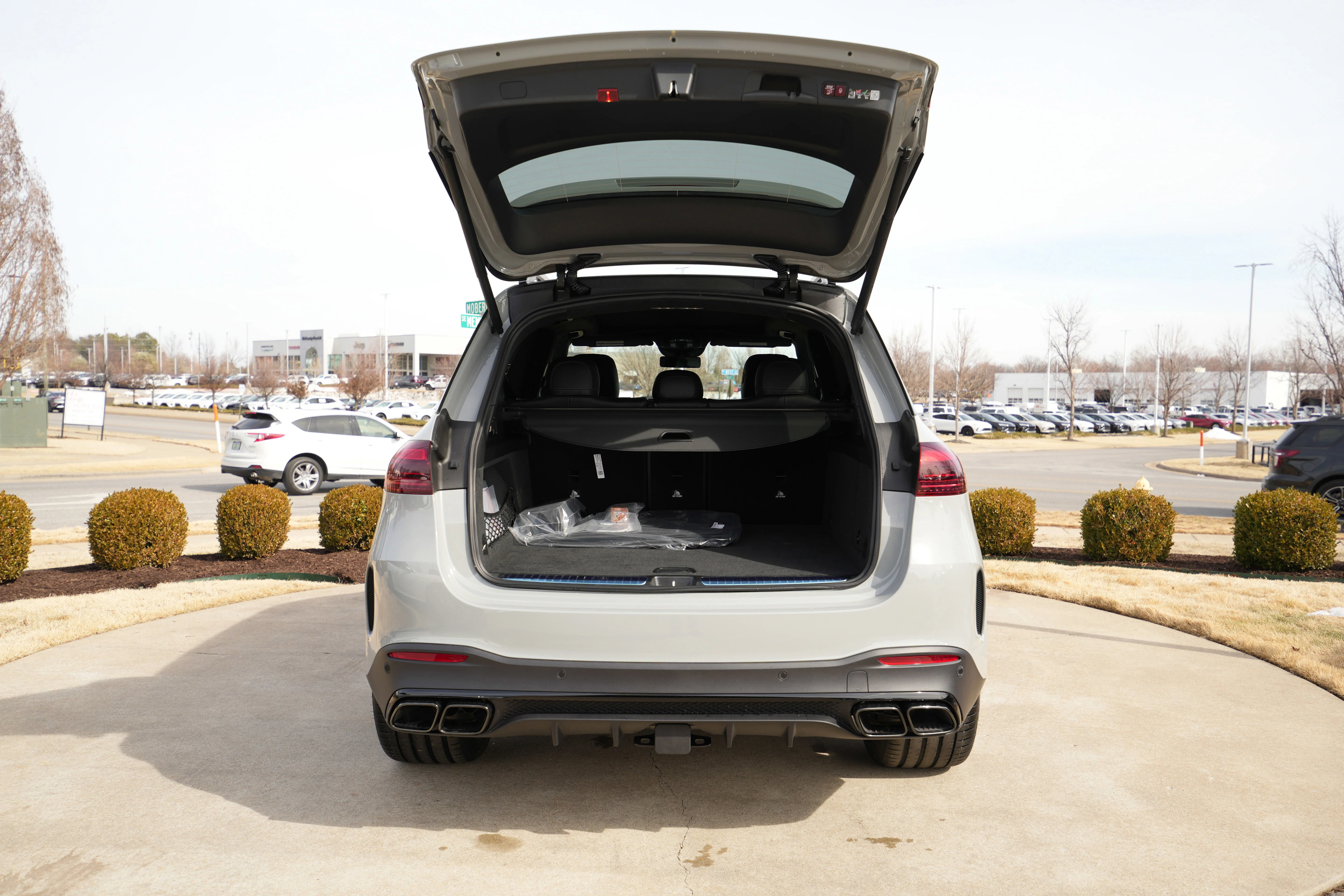 New 2026 MANUFAKTUR Alpine Grey Mercedes-Benz AMG® GLE 63 S image 24