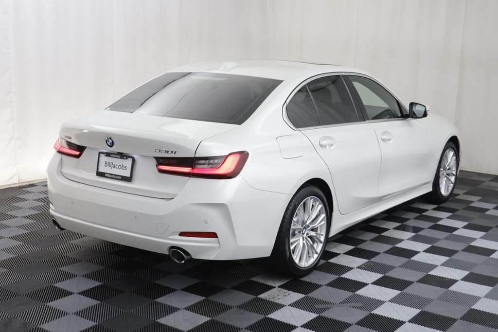 2024 BMW 3 Series 330i - Photo 18