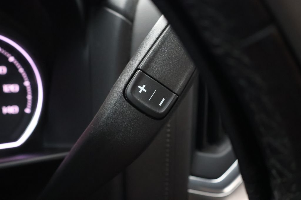Used 2019 SUMMIT WHITE Chevrolet RST image 24