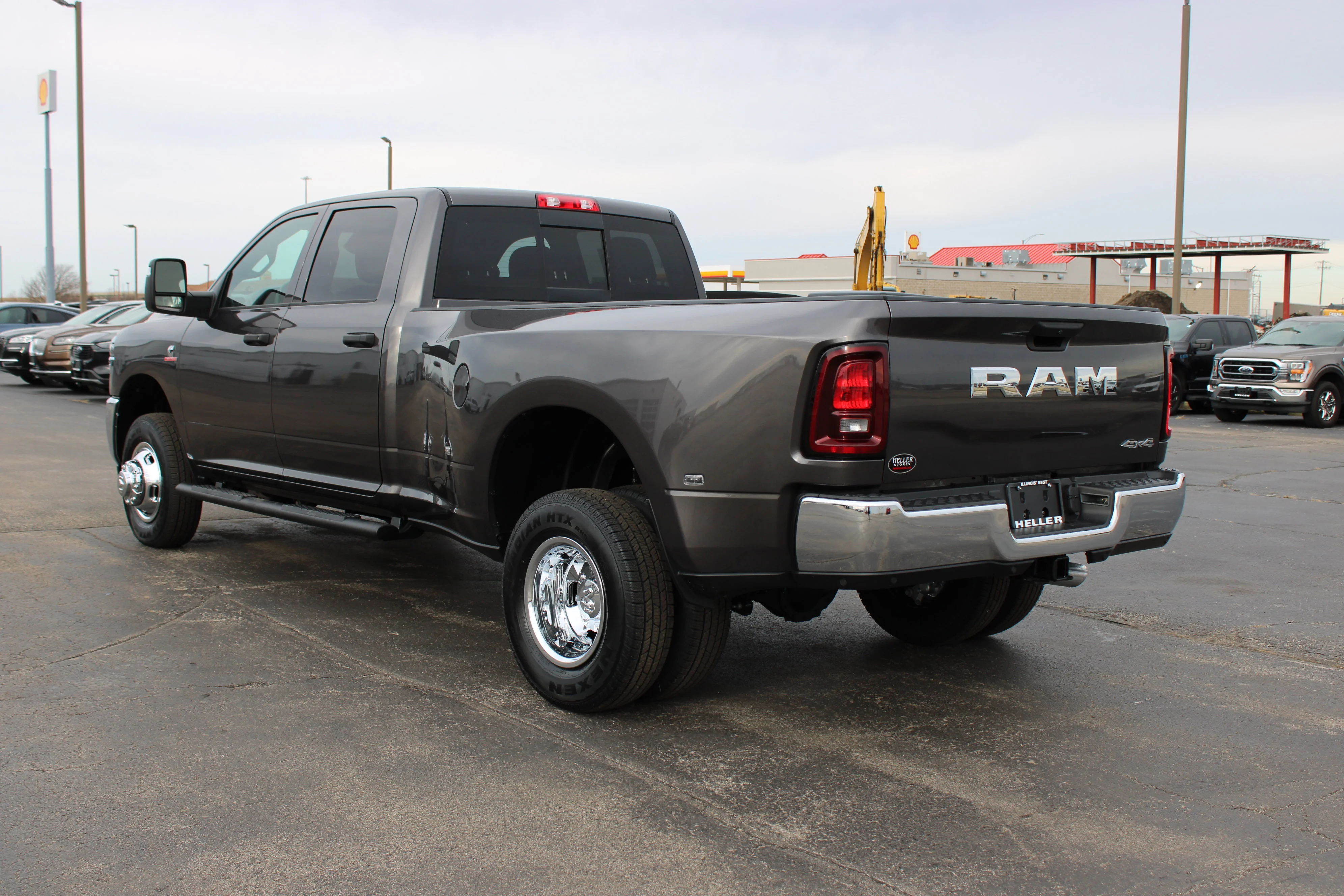 New 2026 Granite Crystal Metallic Clear-Coat Exterior Paint RAM Tradesman image 6