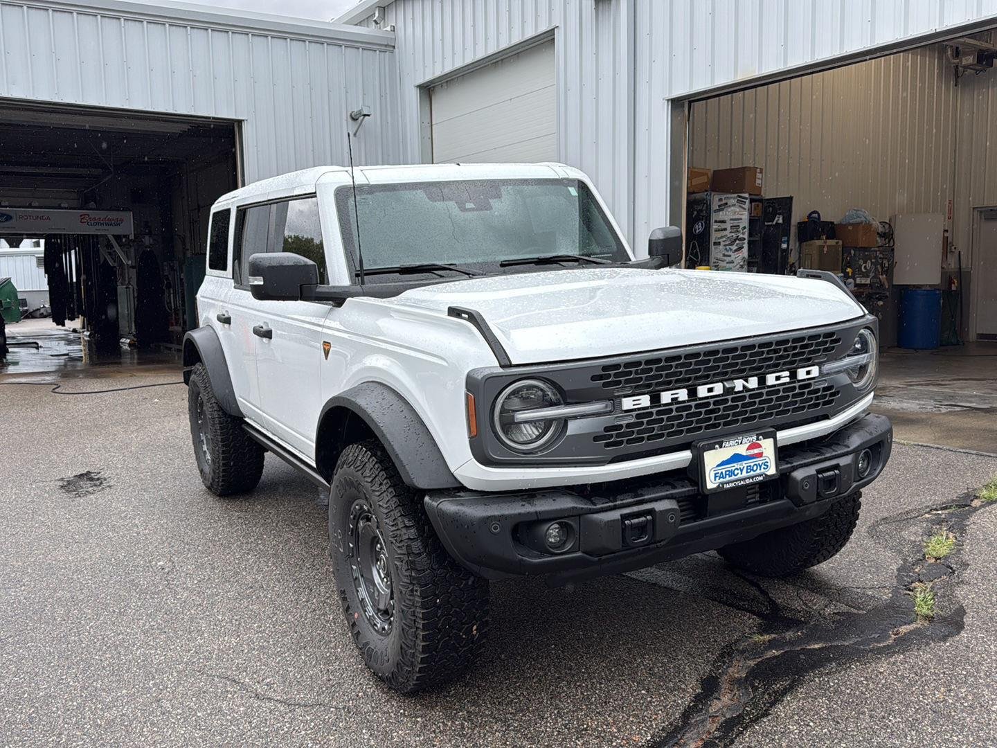 Used 2025 Oxford White Ford Badlands image 2