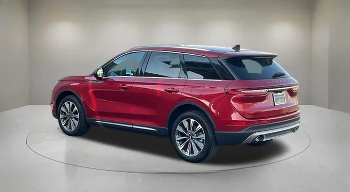 Certified Used 2022 Red Carpet Metallic Tinted Clearcoat Lincoln Reserve image 4