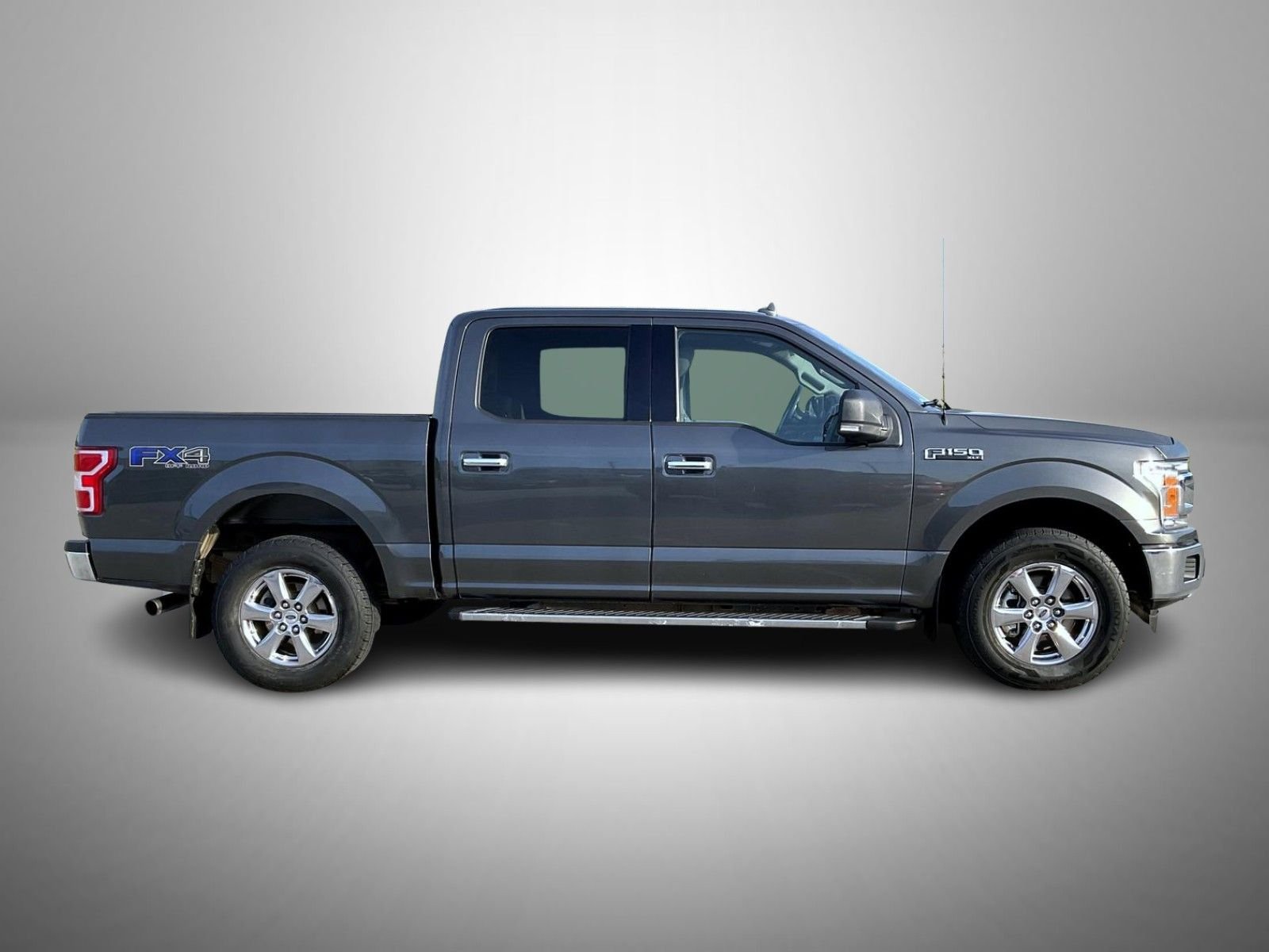 Used 2018 Gray Ford XLT image 4