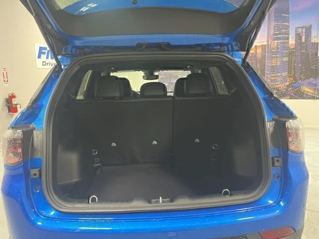 New 2026 Hydro Blue Pearlcoat Jeep Latitude image 25