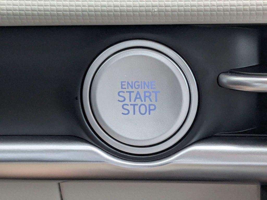 New 2026 White Hyundai SEL FWD image 32