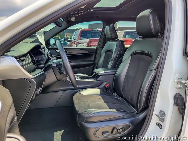 Used 2023 White/off-white Jeep Altitude image 8