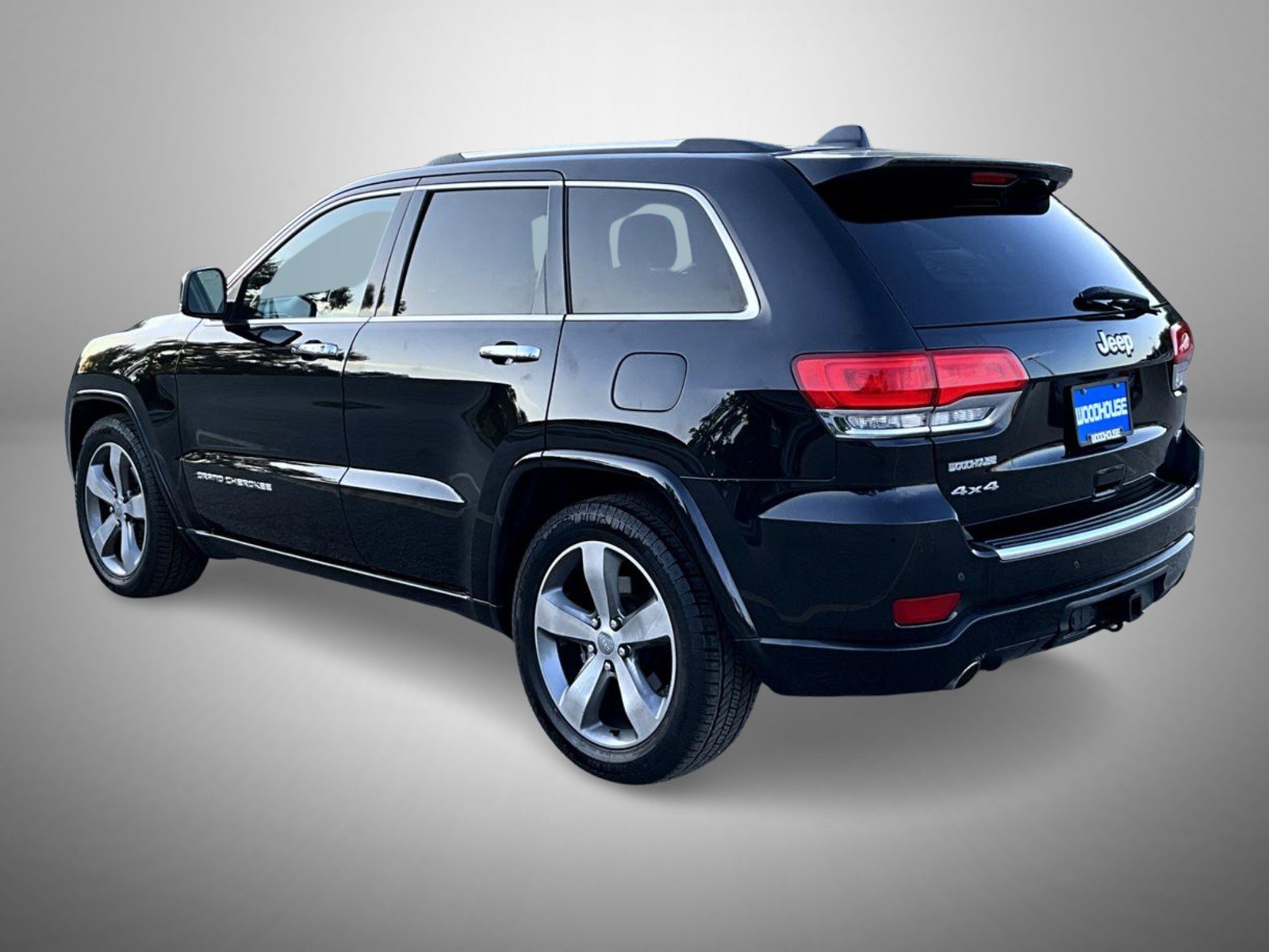 Used 2014 Brilliant Black Crystal Pearlcoat Jeep Overland image 7