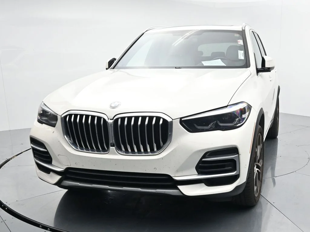 Used 2023 White BMW xDrive40i image 2