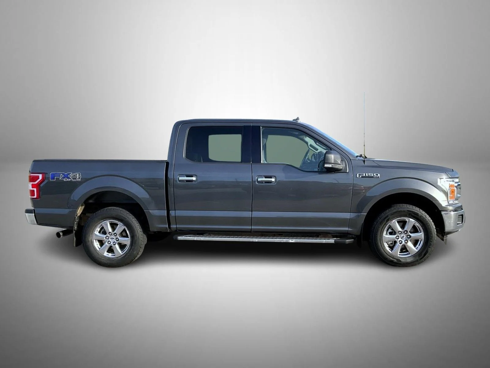 Used 2018 Gray Ford XLT image 4