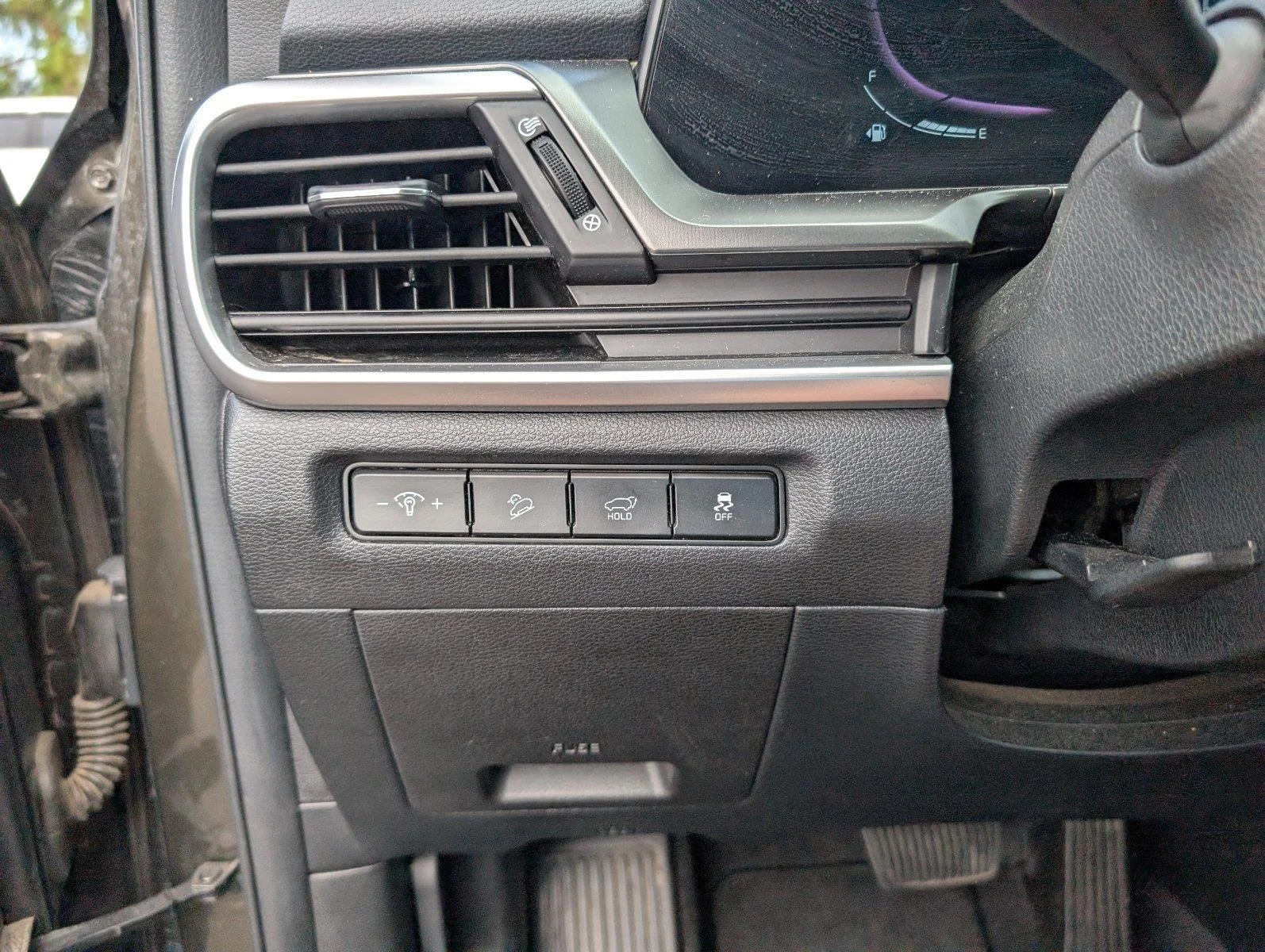 Used 2025 Dark Moss Kia S image 28