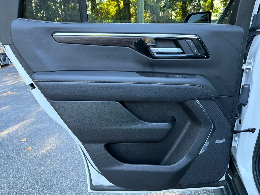 Used 2025 Beige Chevrolet Premier image 22