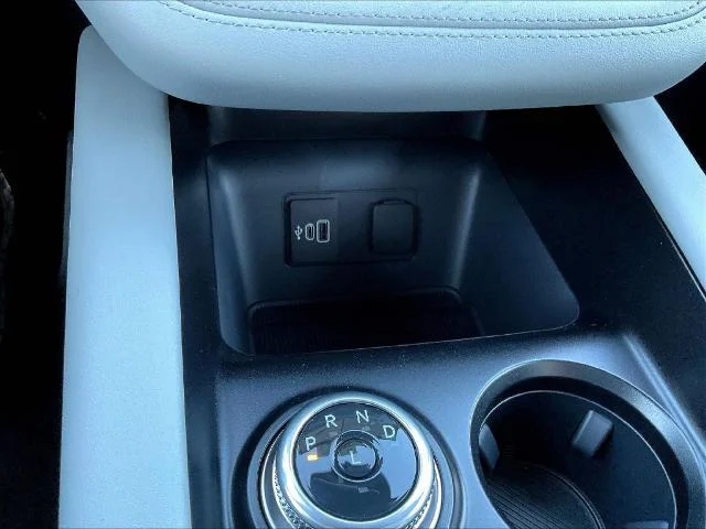 New 2027 Star White Metallic Tri-Coat Ford Platinum™ image 70