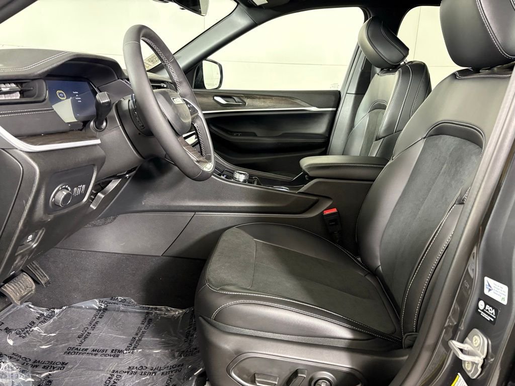 New 2026 Baltic Gray Metallic Clear-Coat Exterior Paint Jeep Altitude image 20