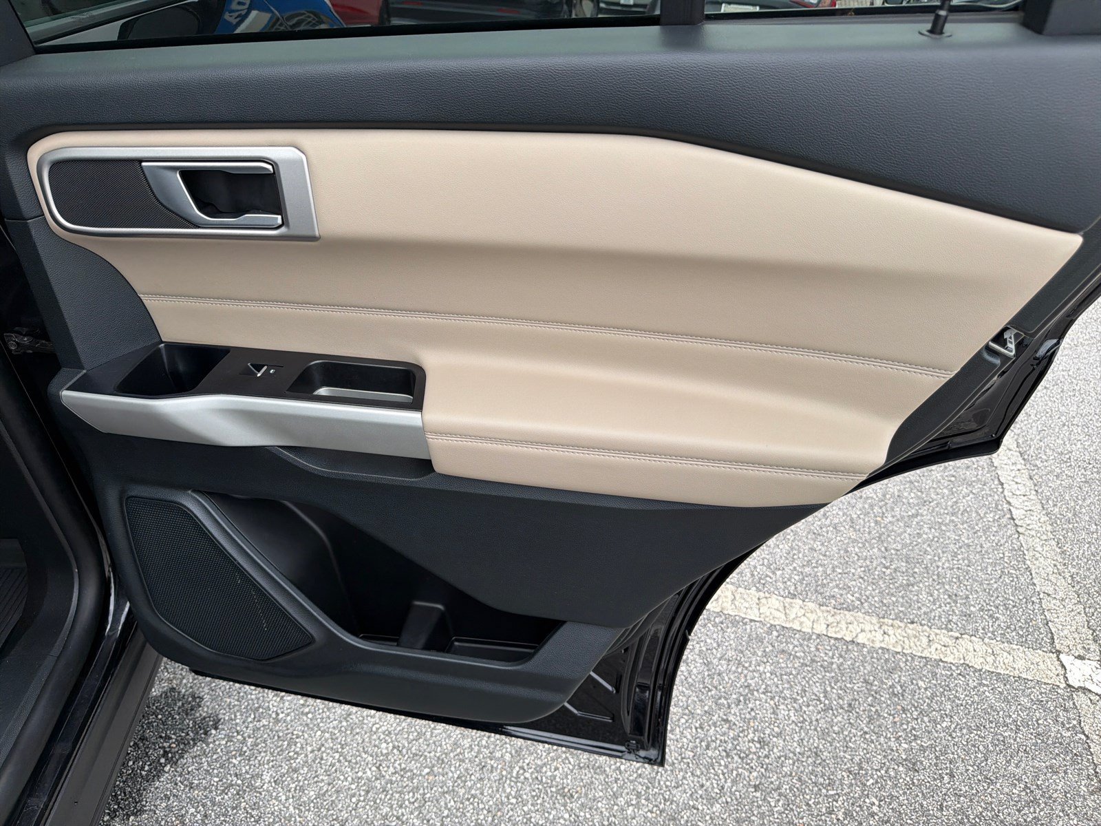 Used 2023 Agate Black Metallic Ford XLT image 16