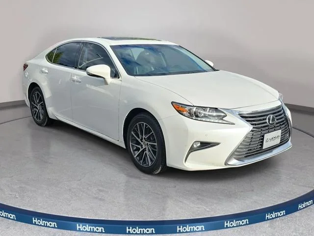 Used 2016 White Lexus 350 image 3