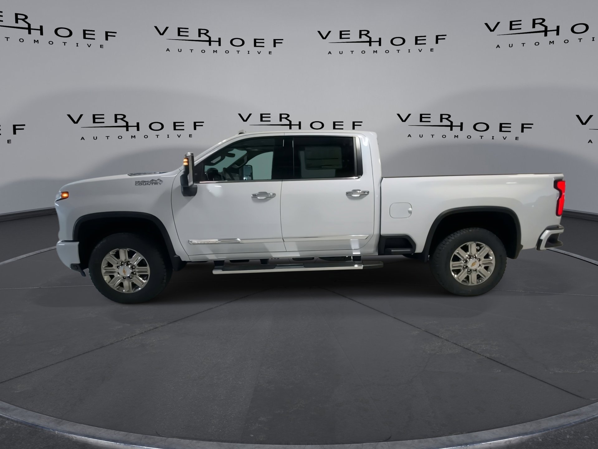 New 2026 Polar White Tricoat Chevrolet High Country image 5