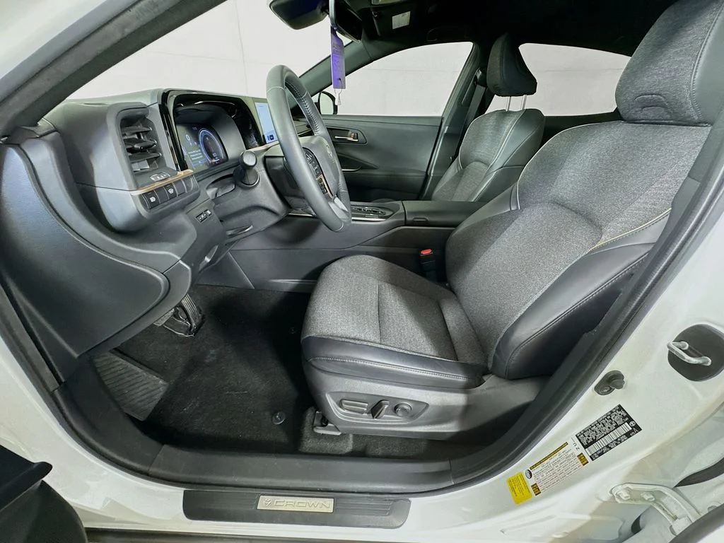 Used 2023 White Toyota XLE image 23