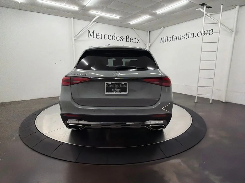 New 2027 White Mercedes-Benz GLC 300 image 6