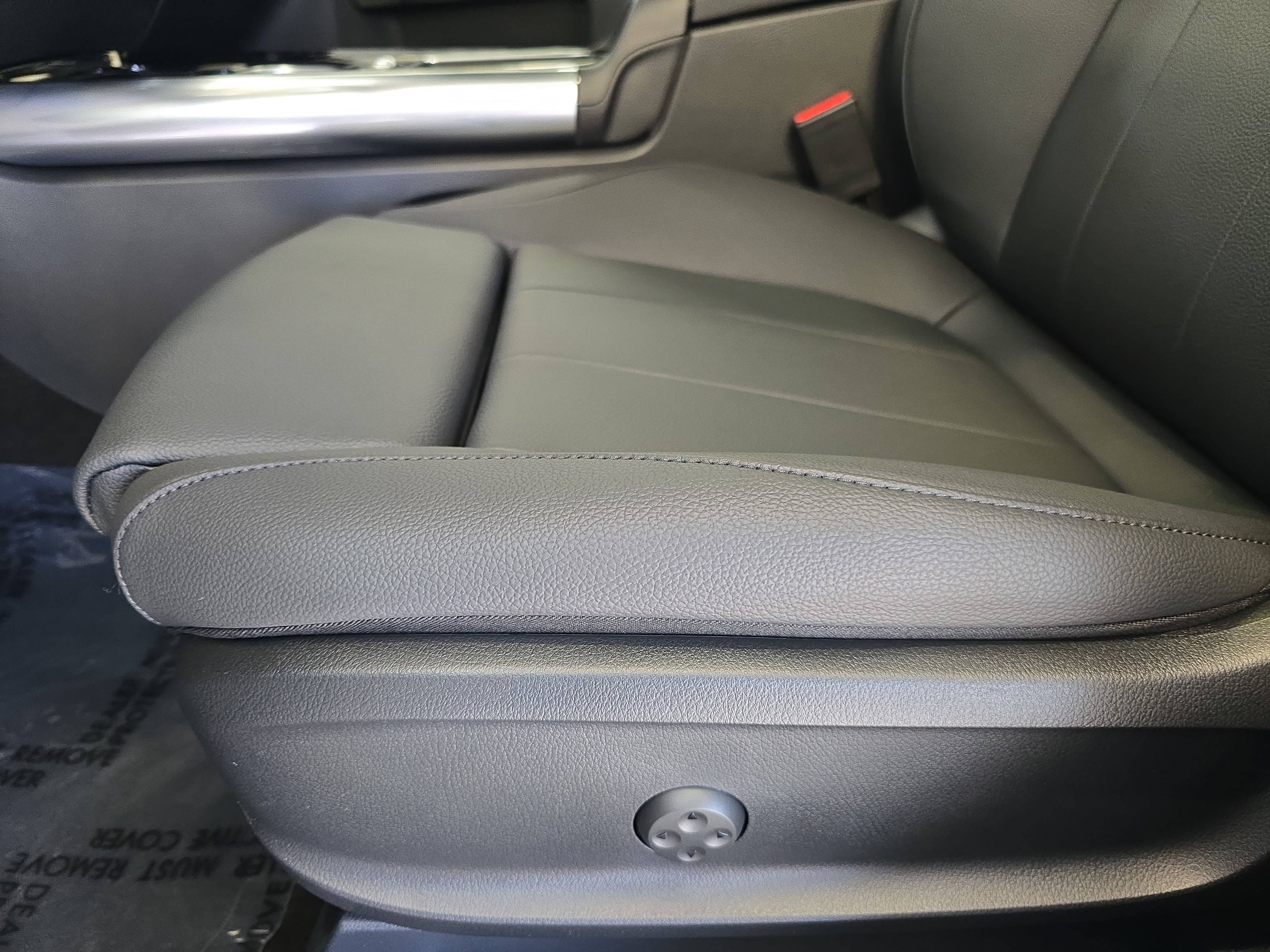New 2026 Mountain Grey Metallic Mercedes-Benz GLA250 image 29