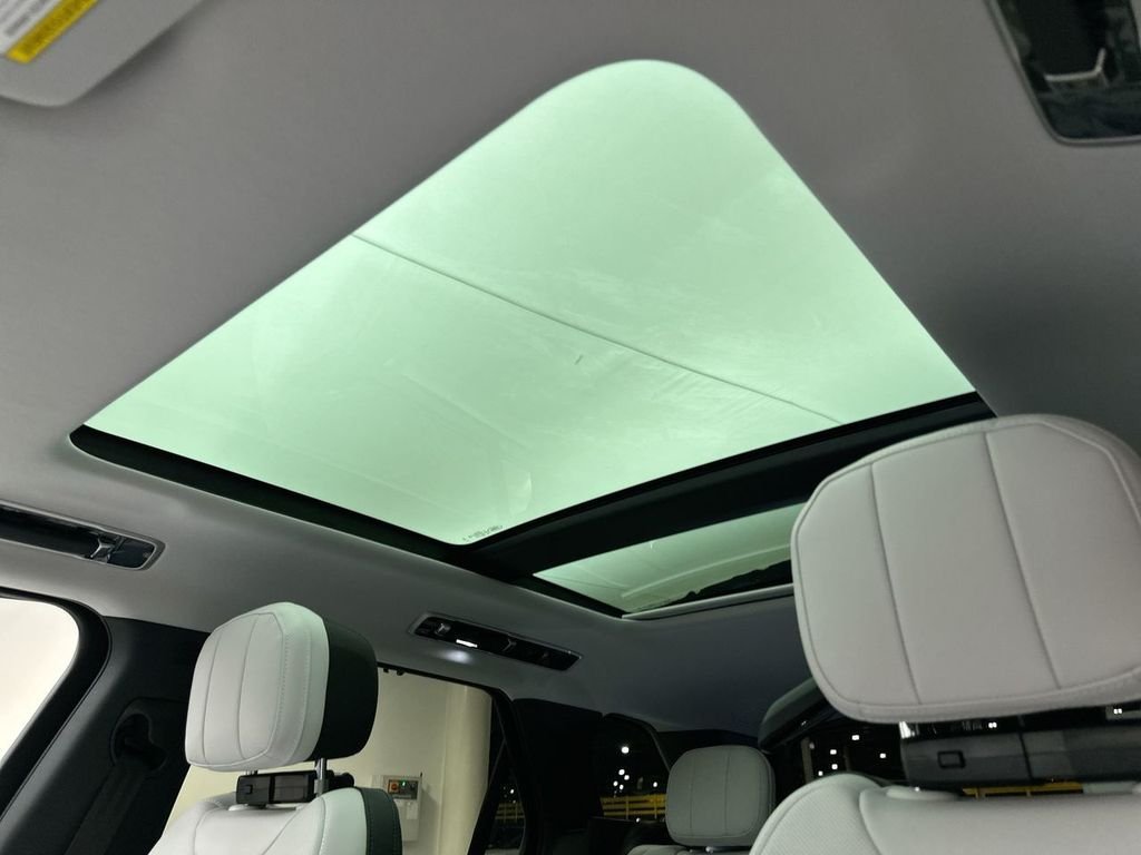New 2026 Santorini Black Land Rover Dynamic SE image 19