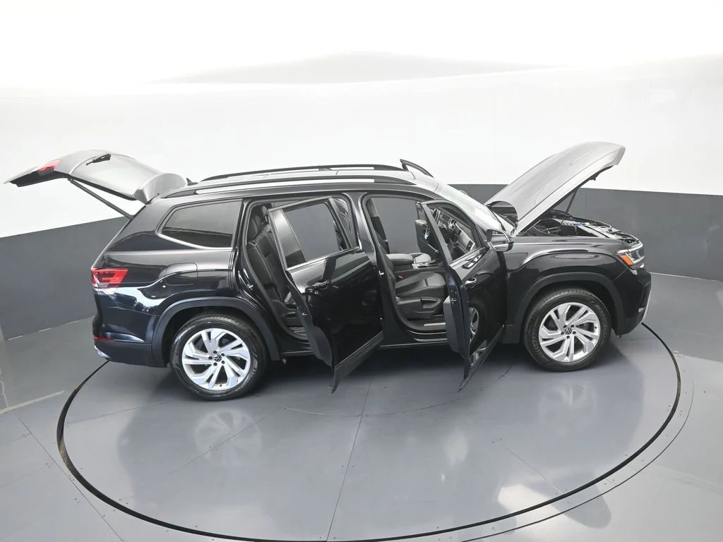 Used 2021 Deep Black Volkswagen 2.0T SE w/Technology image 70