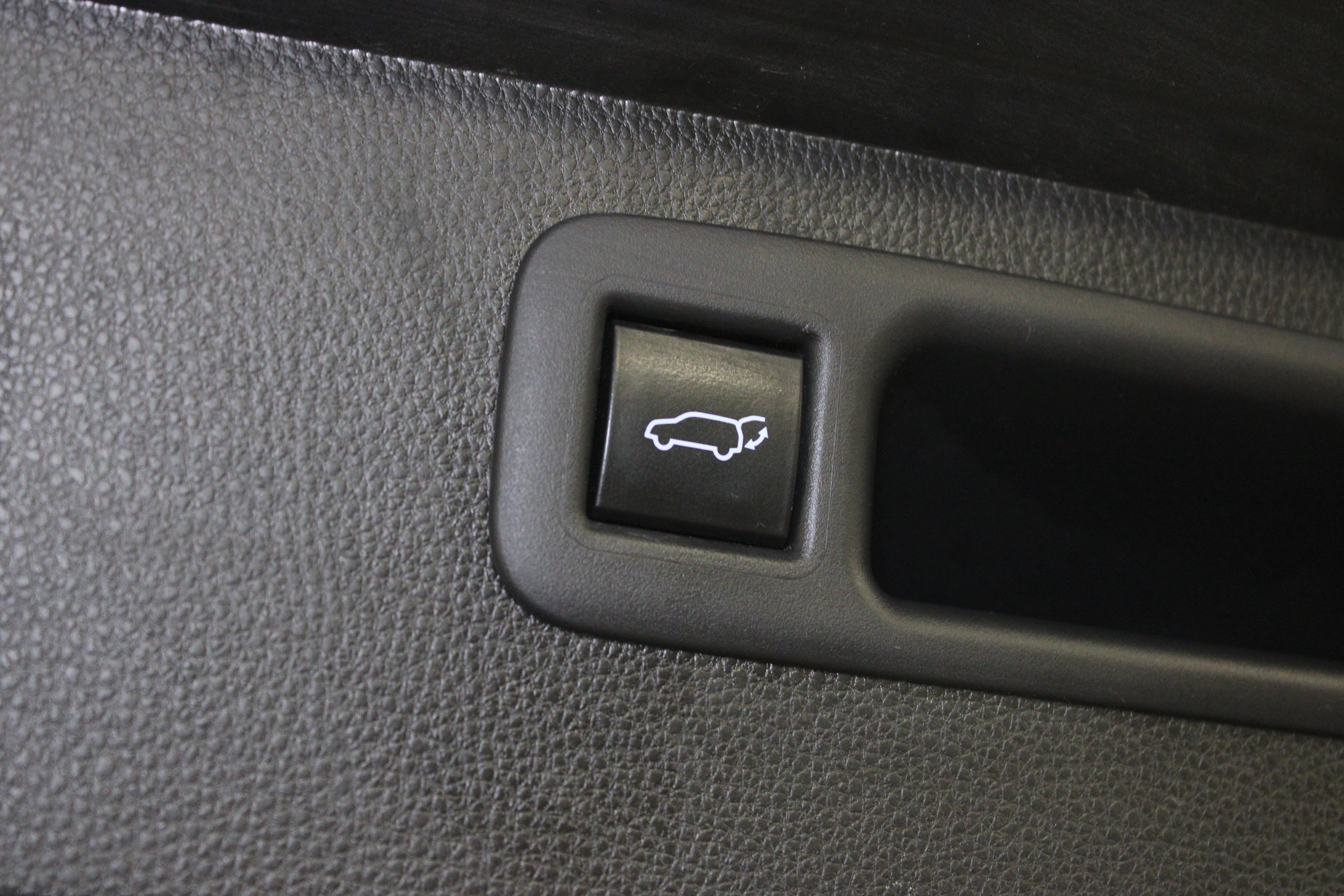 Used 2022 Magnetic Gray Metallic Toyota XLE image 15