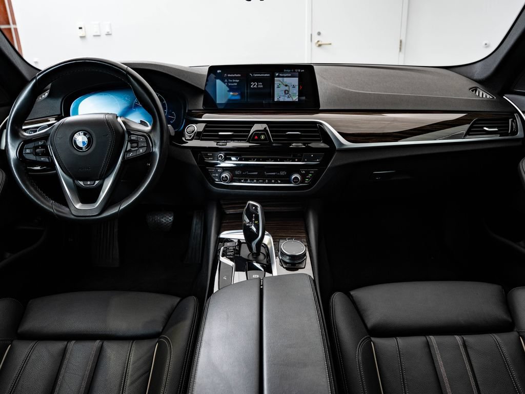 Used 2019 Bluestone Metallic BMW 540i xDrive image 32