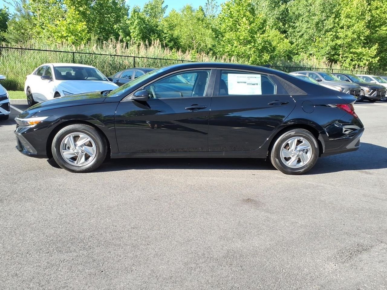 New 2026 Abyss Black Hyundai SE image 8