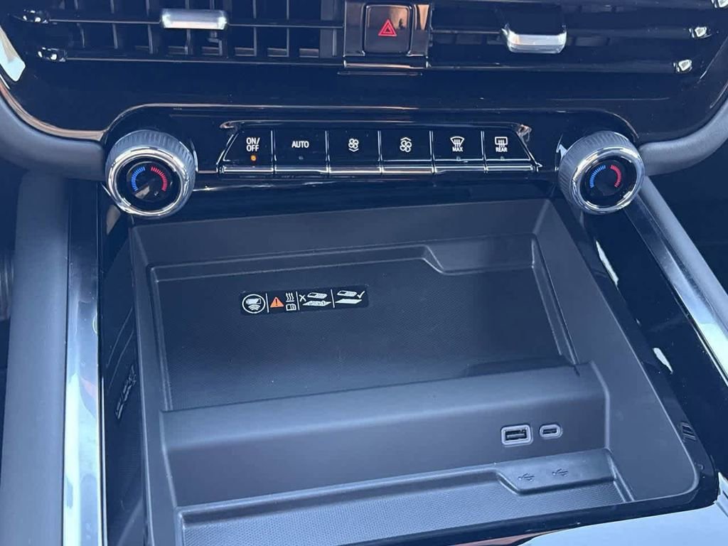 2026 Chevrolet Suburban Premier - Photo 20