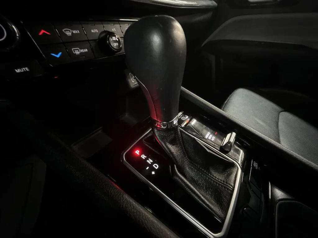 Used 2023 Diamond Black Jeep Limited image 25