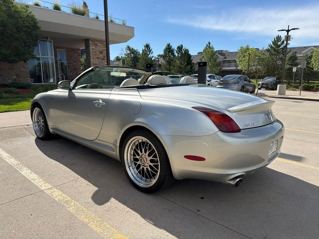 Used 2002 Silver Lexus 430 image 2