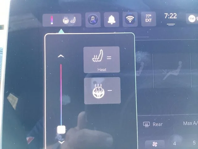 New 2026 Pearl Jeep LATITUDE ALTITUDE 4X4 image 18