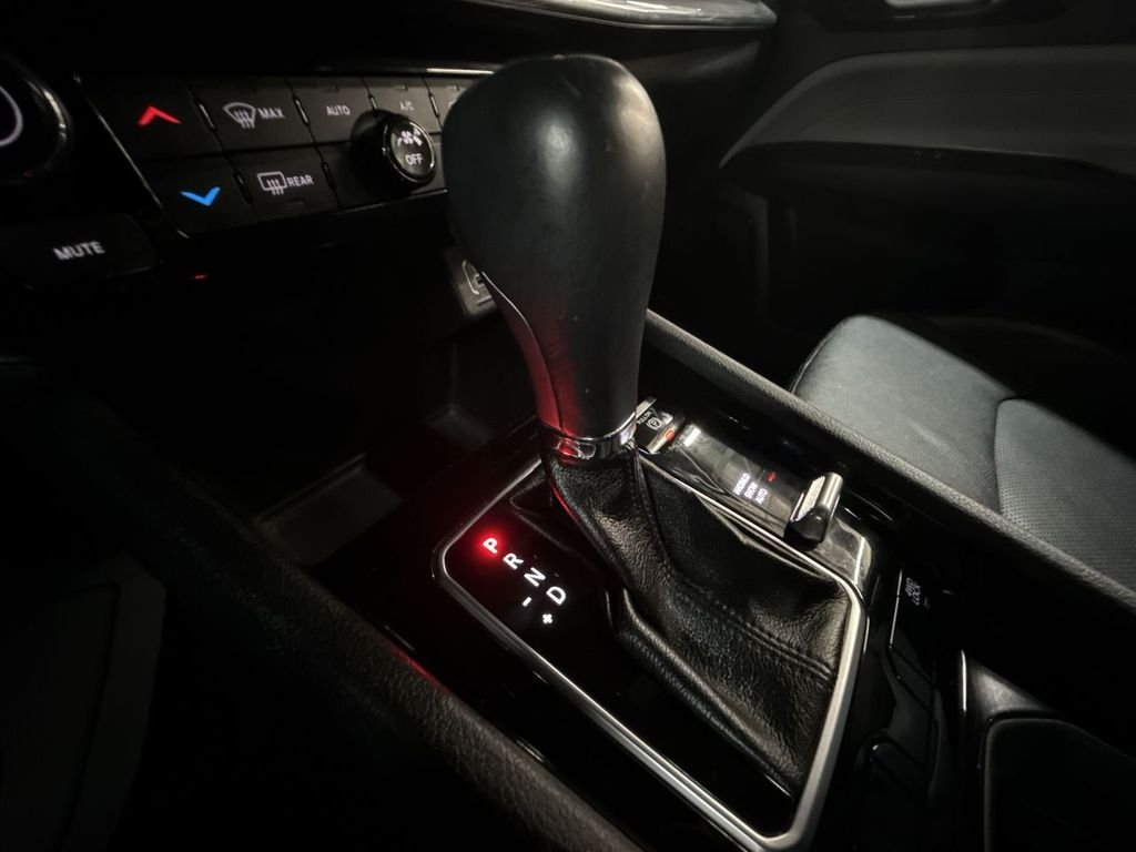 Used 2023 Diamond Black Jeep Limited image 25