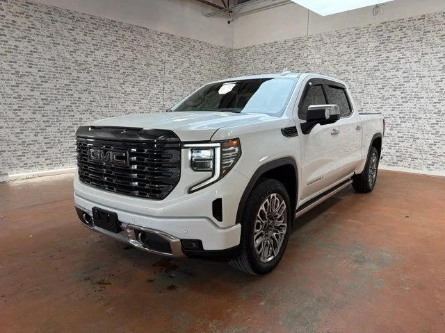 Used 2024 White Frost Tricoat GMC Denali Ultimate image 3