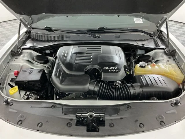 Used 2019  Dodge SXT image 29