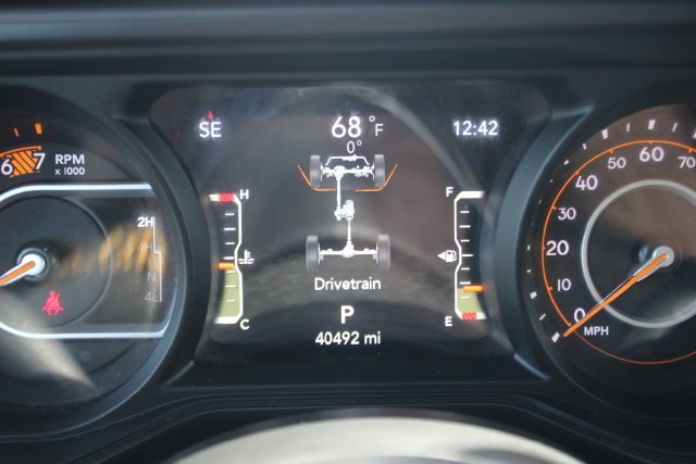 Used 2025 Gray Jeep Sahara image 16