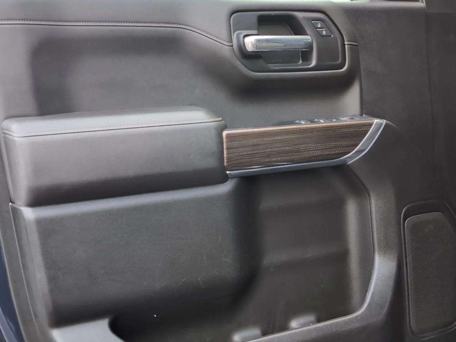 Used 2022 Northsky Blue Metallic Chevrolet LT image 18