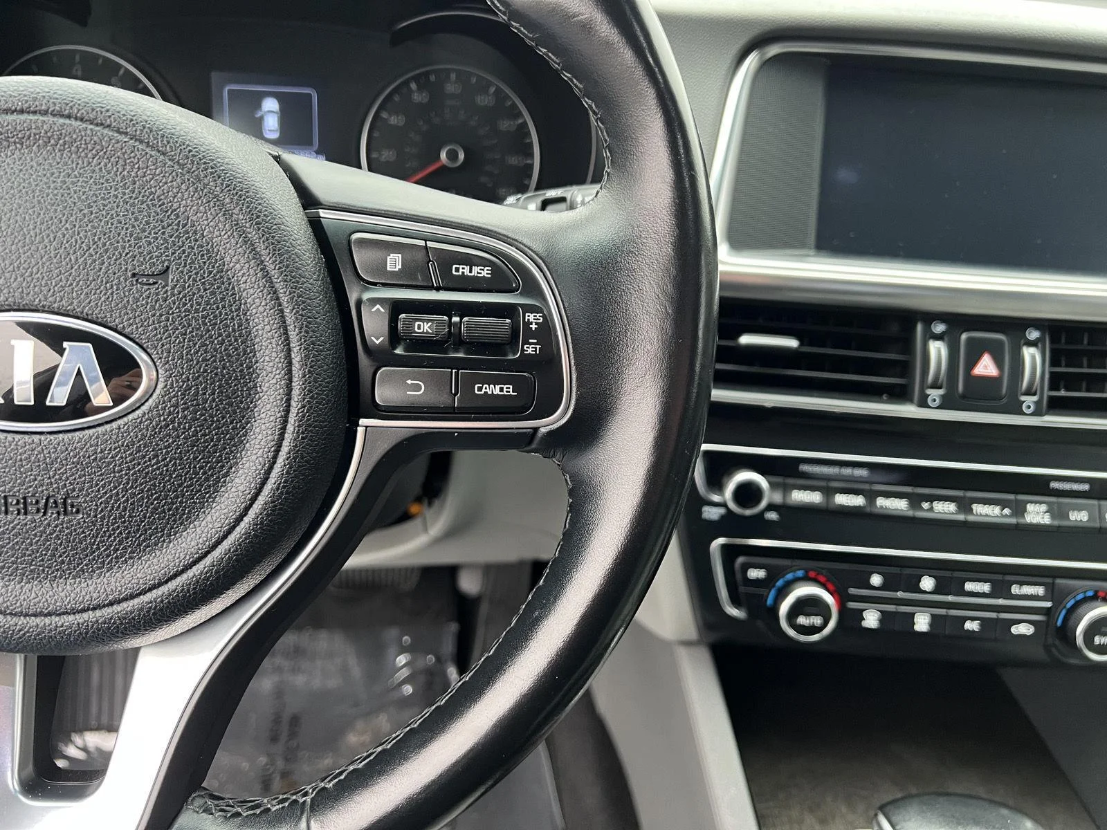 2017 Kia Optima EX - Photo 28
