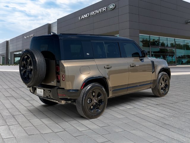 Used 2023 Gondwana Stone Metallic Land Rover X-Dynamic SE image 5