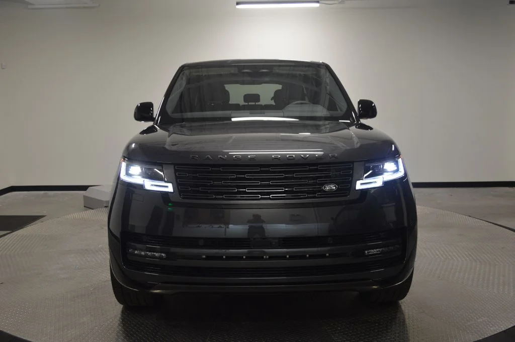 New 2026 Carpathian Gray Premium Metallic Land Rover SE image 8