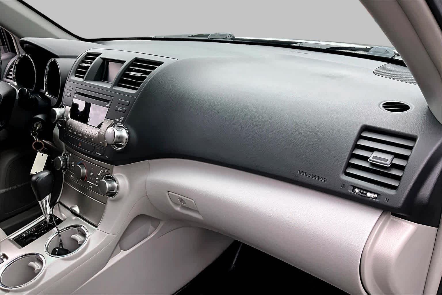 Used 2012 Classic Silver Metallic Toyota  image 17