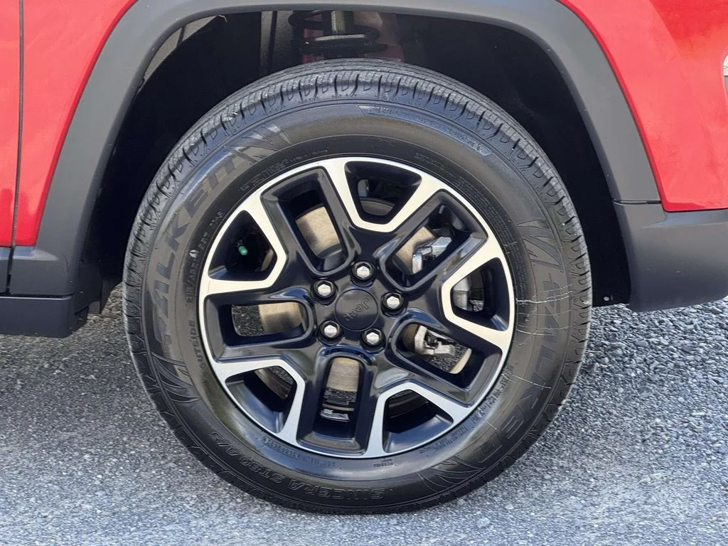 Used 2019 Red Jeep Trailhawk image 11